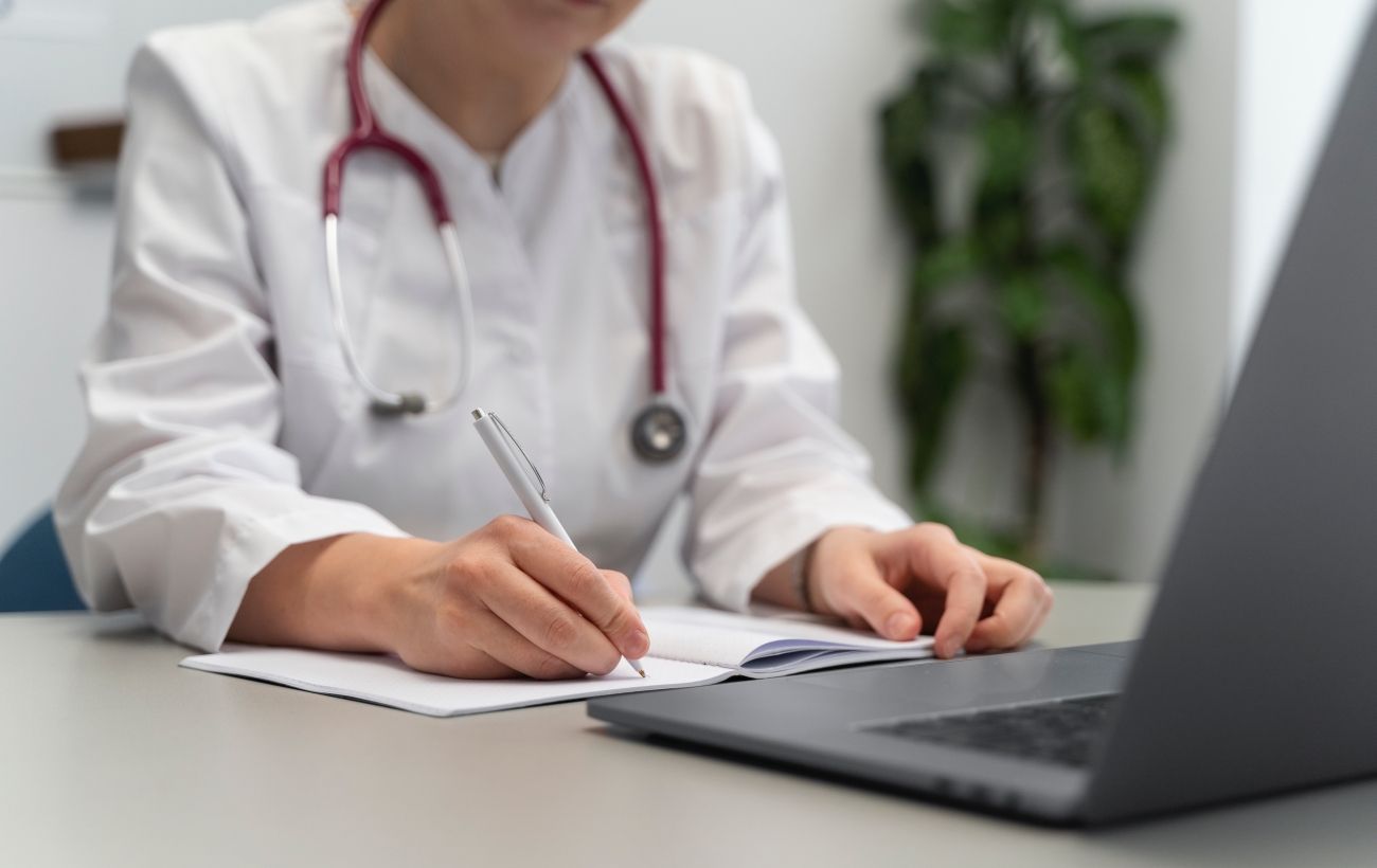 Зображення новини: Гроші за хворобу та декрет: як в Україні змінилися ліміти на виплату лікарняних