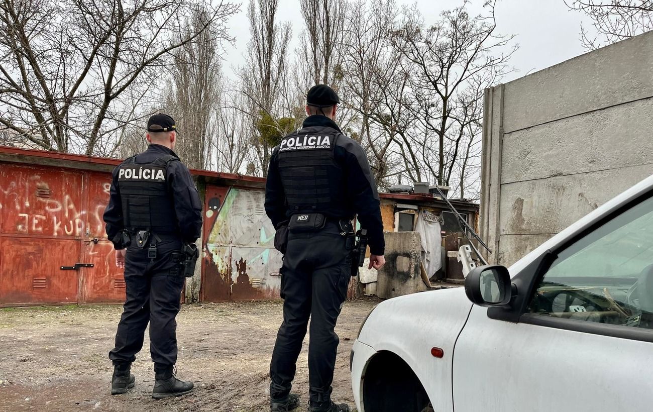 Зображення новини: Спіймали на круасані. Українця, який вивозив чоловіків до Європи, затримали у Словаччині