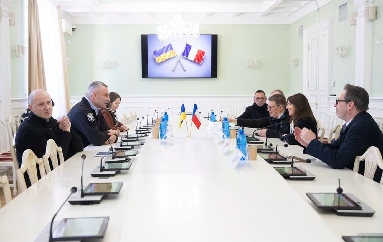 Зображення новини: Більше світла для Києва. Кличко зустрівся з мером Парижа і повідомив про нову допомогу