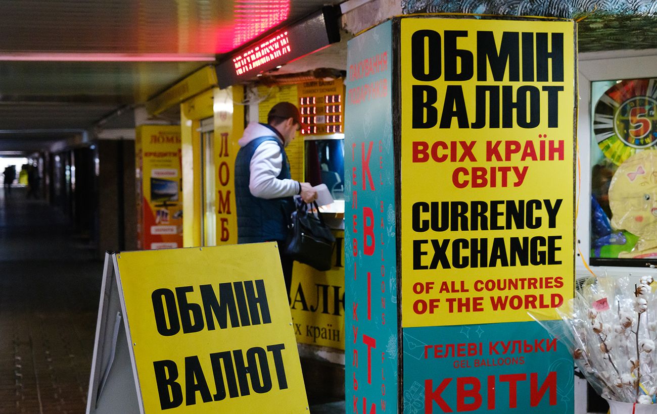 Зображення новини: Банки та обмінники оновили курс валют на 23 лютого: скільки коштують 100 доларів сьогодні