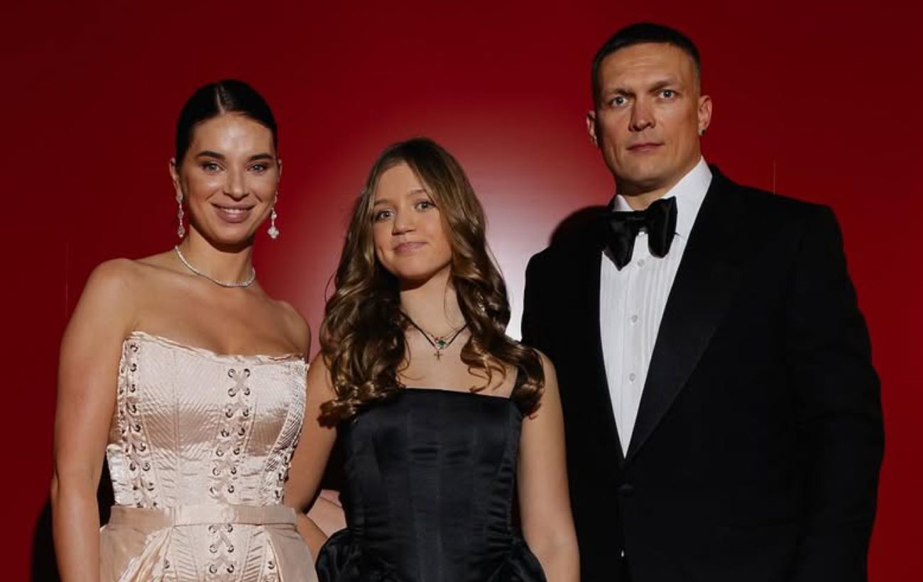 Зображення новини: Дружина Усика вперше за довгий час показала 16-річну доньку: як вона виглядає