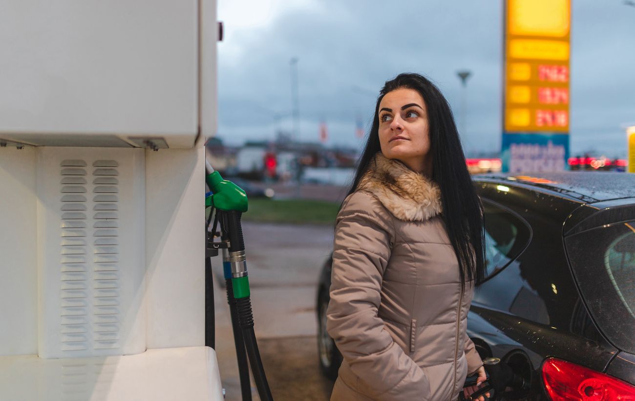 Зображення новини: Ціни на АЗС б'ють рекорди: чому пальне дорожчає та чого чекати водіям далі