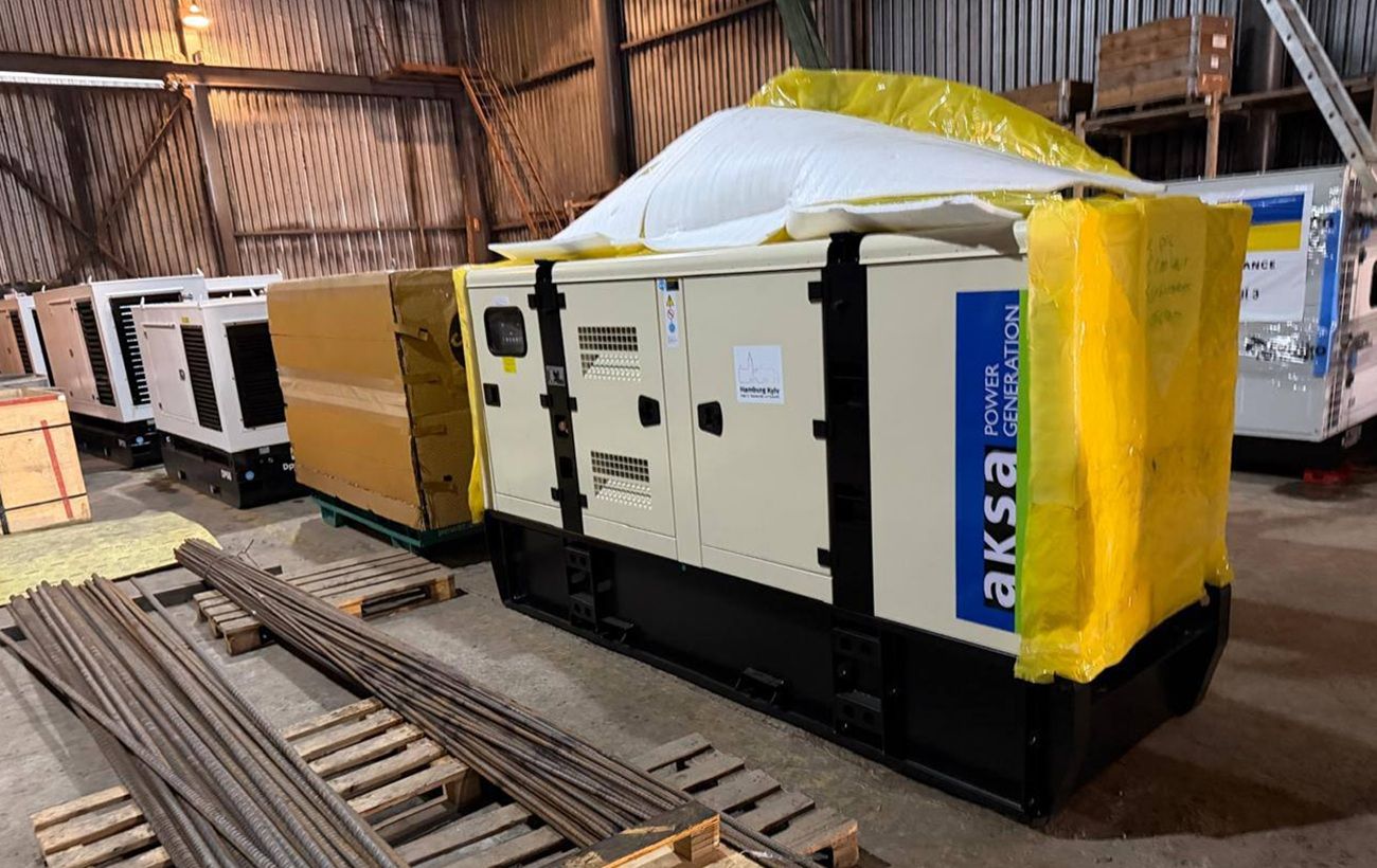 Зображення новини: Боротьба з блекаутами в Києві: Кличко показав нову партію потужних генераторів із Німеччини