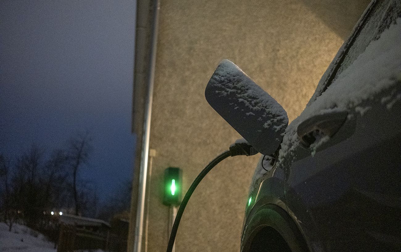 Зображення новини: Маєте електромобіль, але живете в квартирі? Як заряджати його вдома безпечно й законно