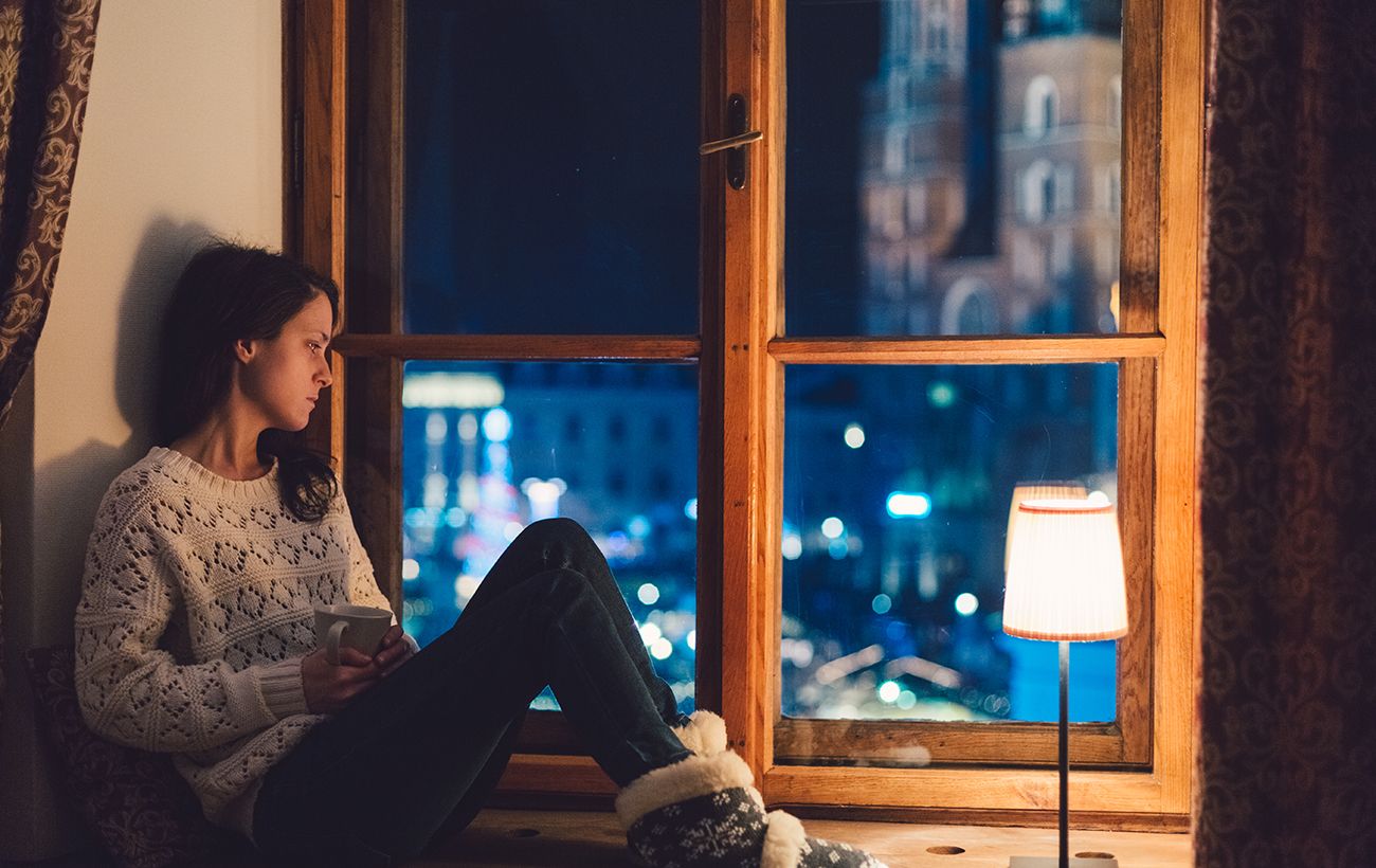 Зображення новини: Вікно вночі стає чорним дзеркалом: чому предки боялися у нього дивитися