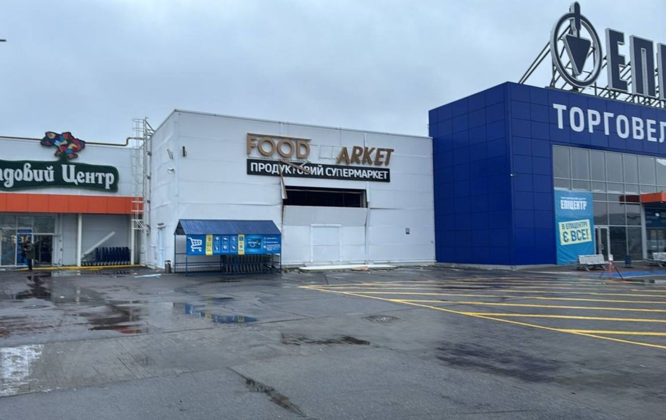 Зображення новини: Удар по "Епіцентру" в Запоріжжі: з'явилися перші фото наслідків атаки