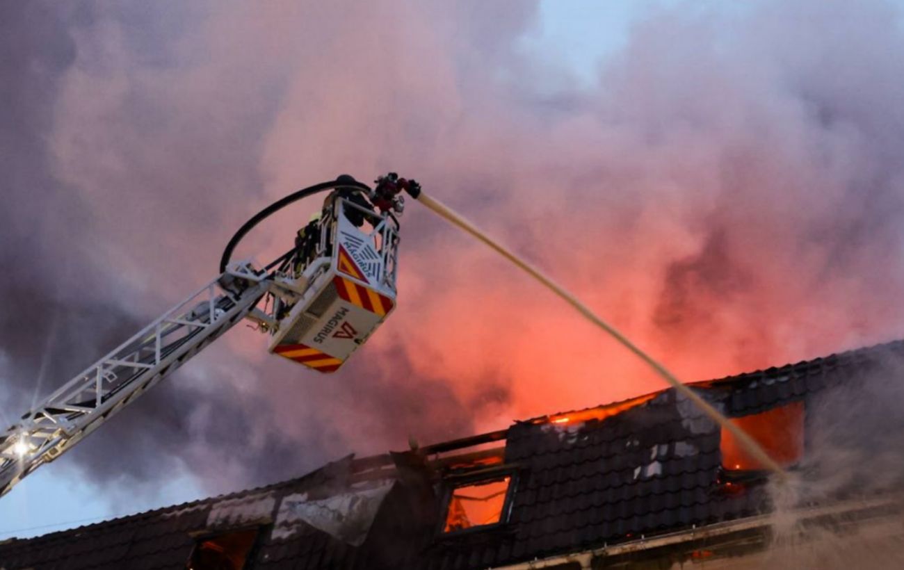 Зображення новини: Росіяни завдали подвійного удару по готелю у Сумах: фото наслідків
