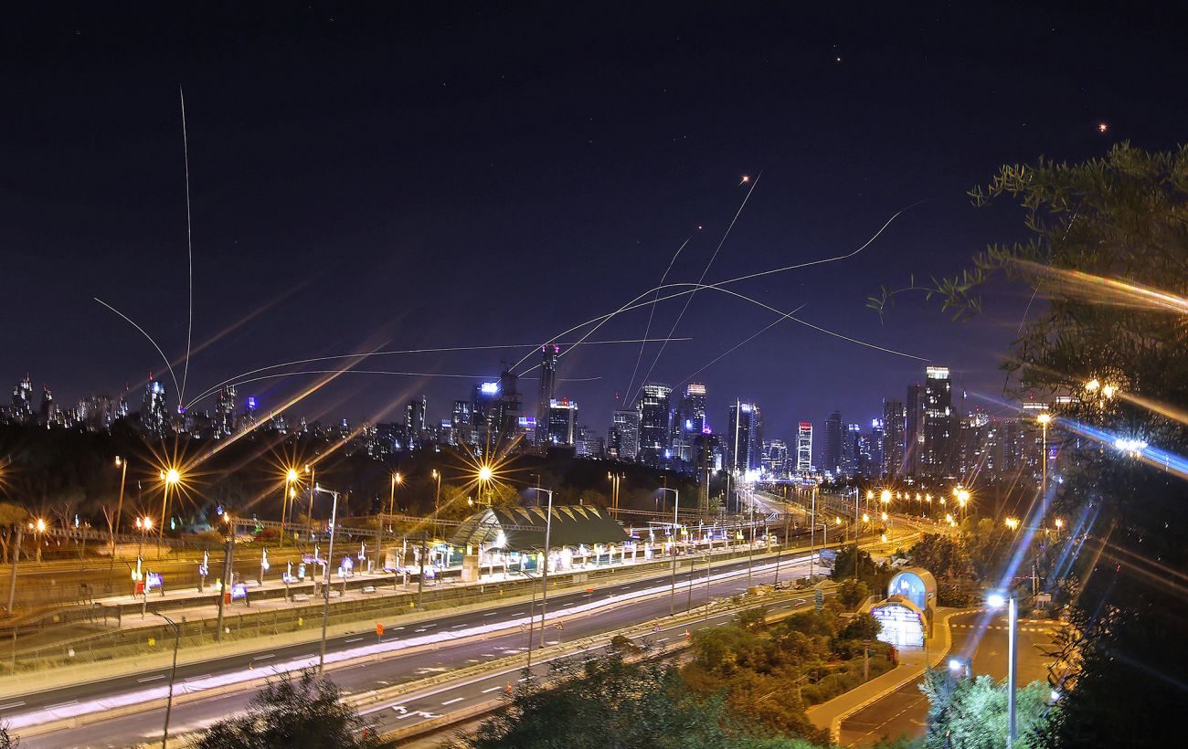 Зображення новини: "Хезболла" вступає у війну? По Ізраїлю прилетіли ракети, ЦАХАЛ починає бити у відповідь