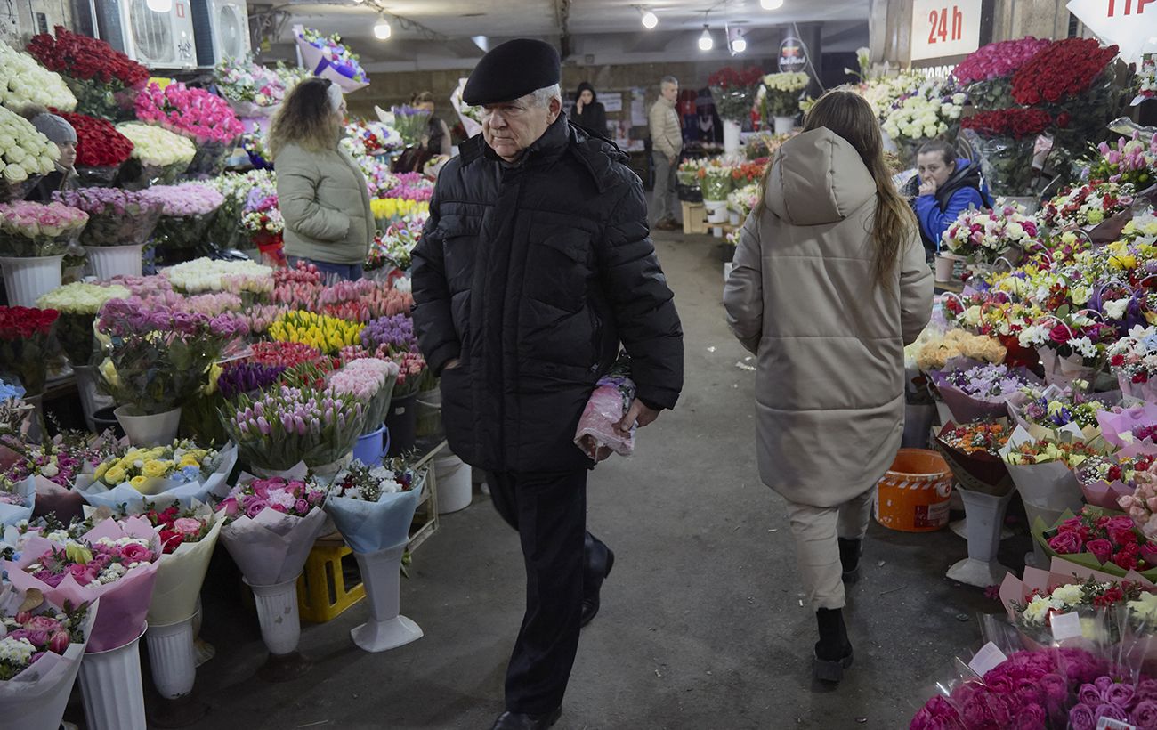 Зображення новини: Час готувати гаманці: як зросли ціни на квіти та які найдорожчі перед 8 березня у Харкові