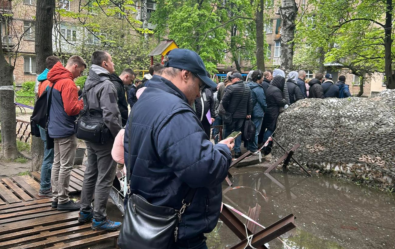 Зображення новини: Є бронь, але прийшла повістка. Чому їх надсилають і чи треба йти в ТЦК