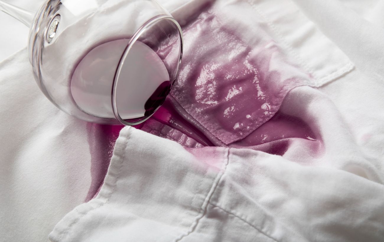 Зображення новини: Зіпсуєте річ назавжди: 6 помилок під час видалення плям на одязі