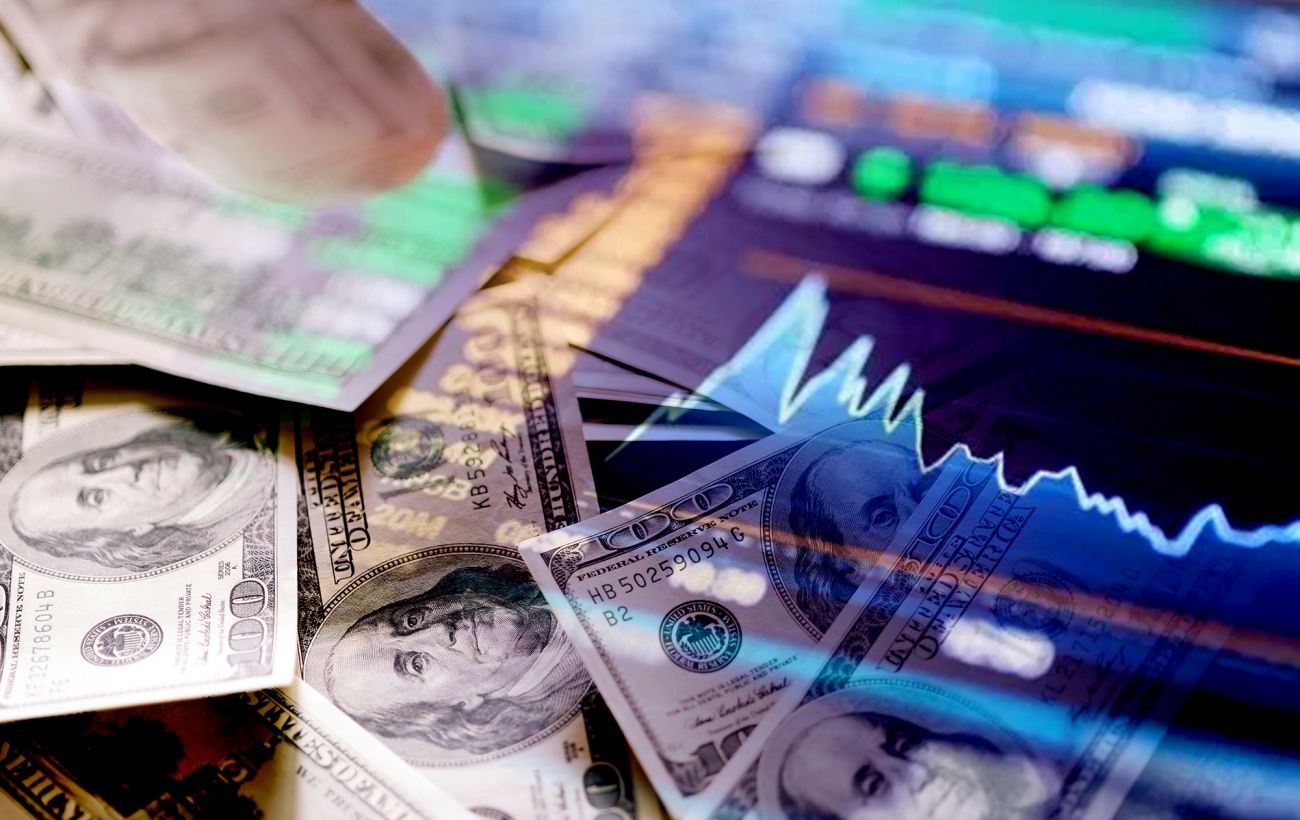Зображення новини: Долар б'є рекорди три дні поспіль: який курс на 6 березня та чому дорожчає валюта