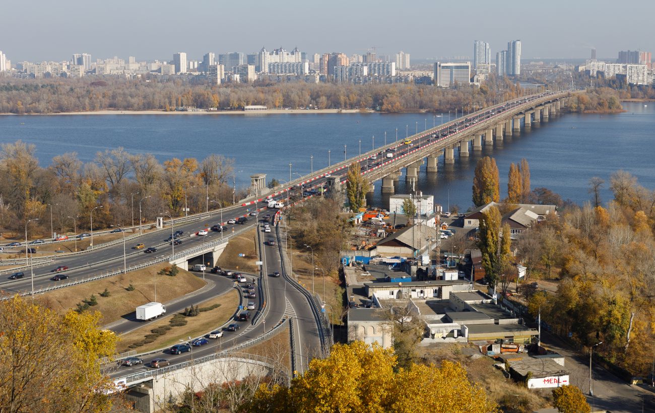 Зображення новини: Їхати можна, але з обмеженнями: влада розповіла про стан моста Патона в Києві