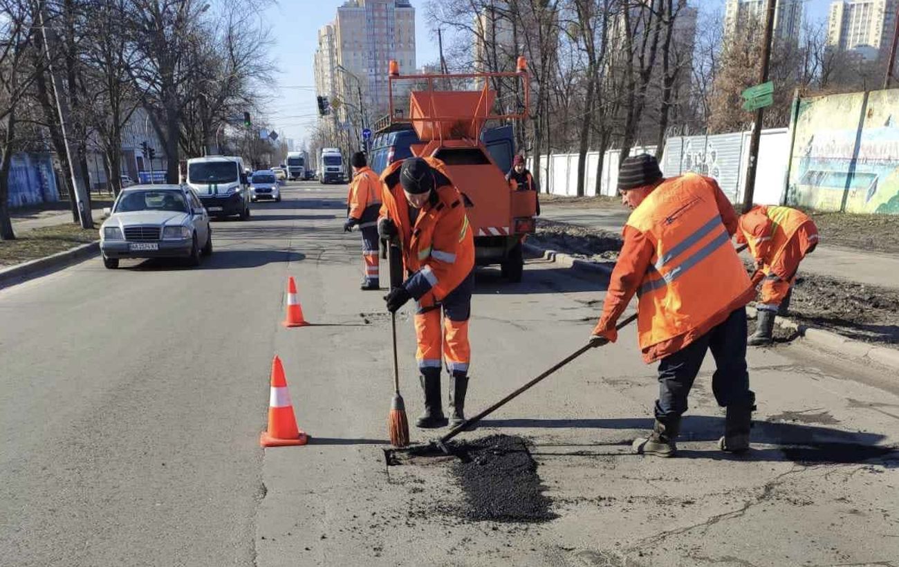 Зображення новини: Ремонту не було по 20-30 років. Стало відомо, чому дороги в Києві - у жахливому стані