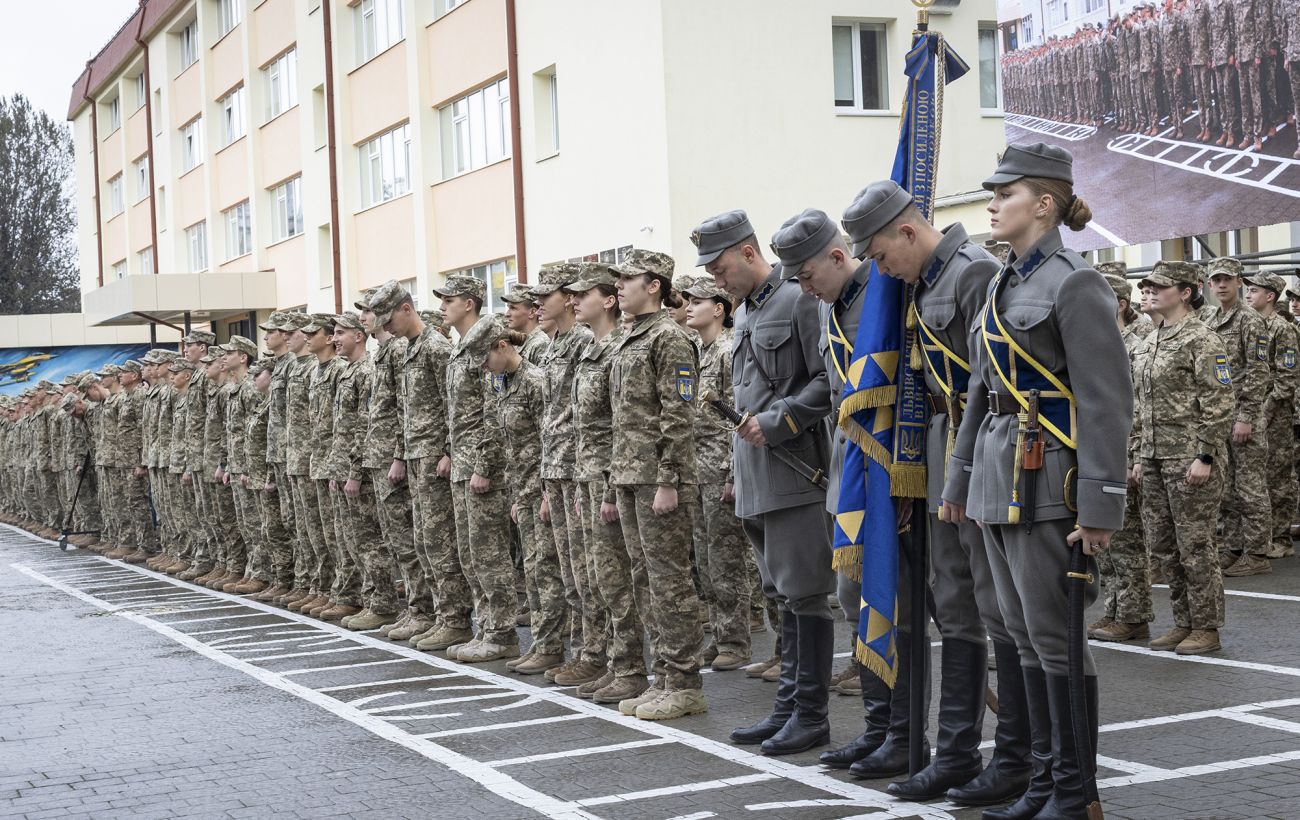 Зображення новини: Не лише штурмовики? Які насправді спеціальності й бонуси пропонують курсантам військові виші