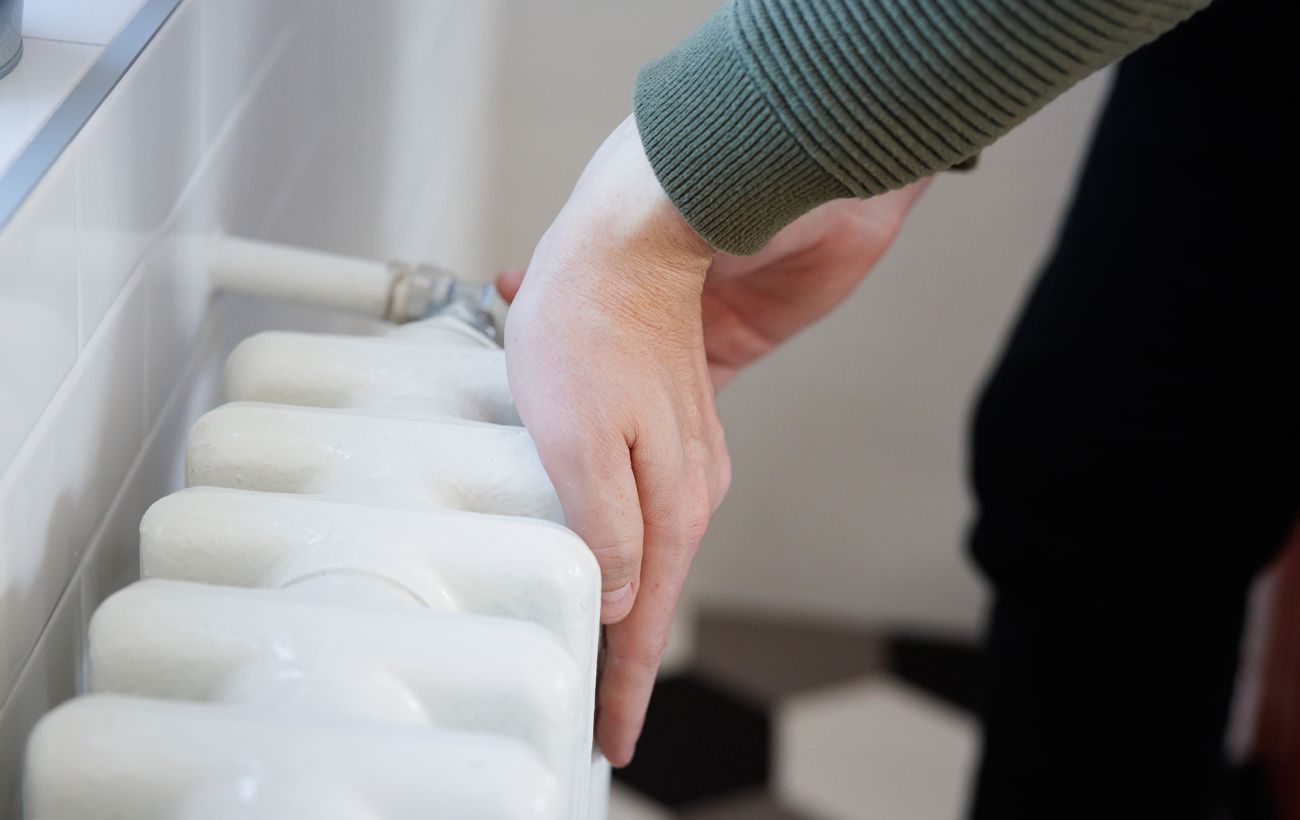 Зображення новини: У Львові та Миколаєві почали "прикручувати" опалення в будинках: у чому причина