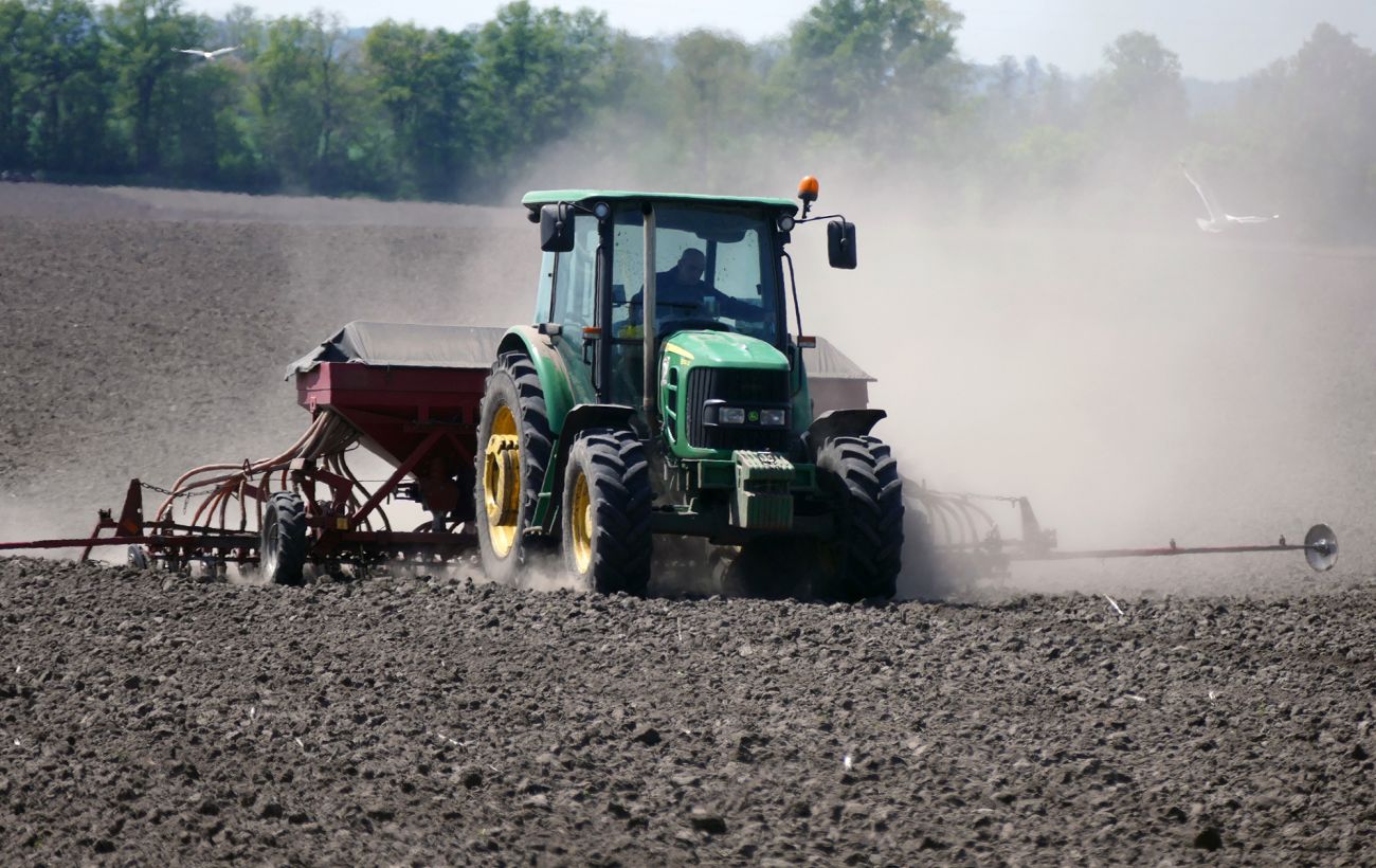 Зображення новини: Чи підніметься ціна на продукти через дороге пальне? В Кабміні дали прогноз на старті посівної