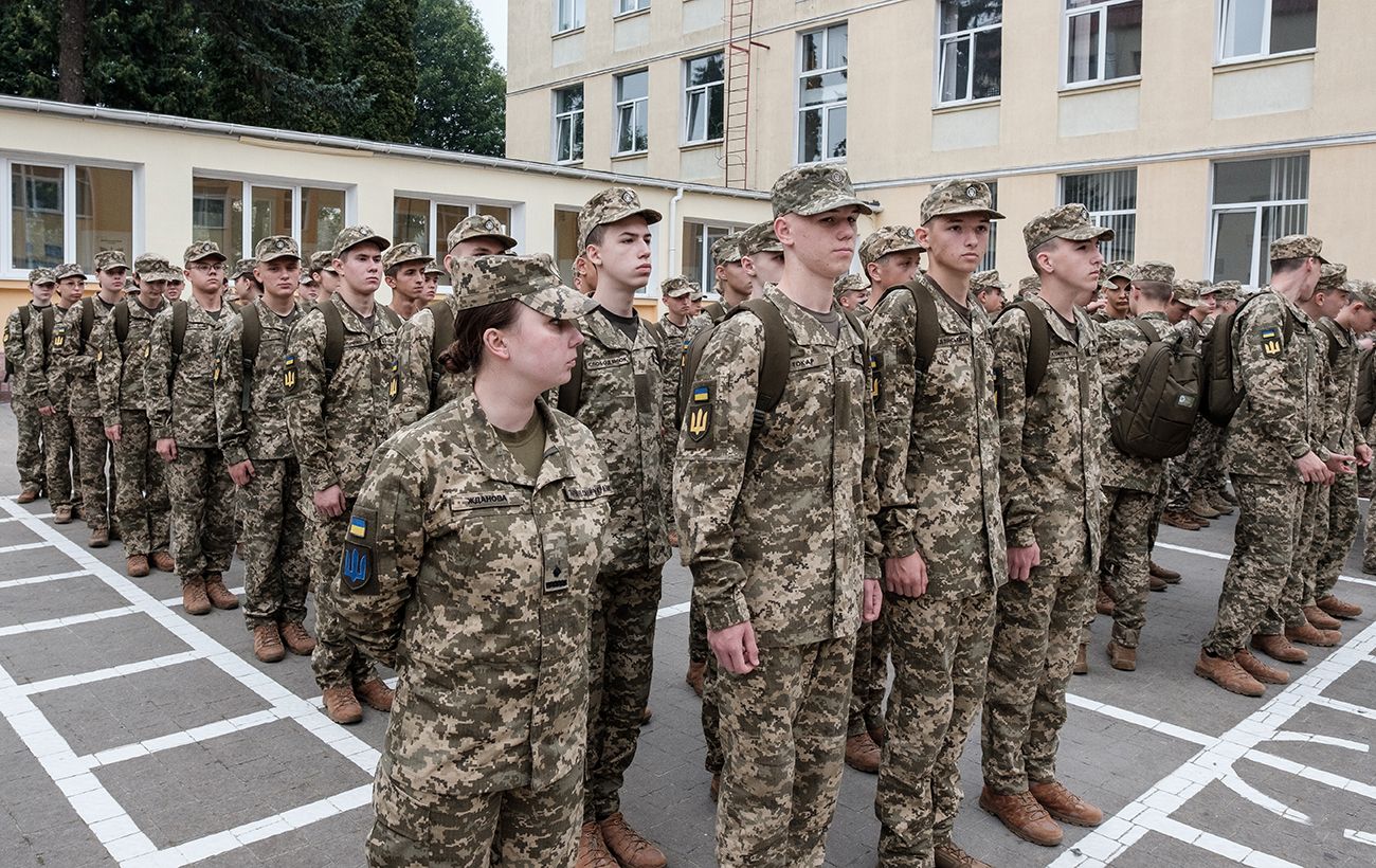 Зображення новини: Батьків почнуть штрафувати? Що буде, якщо не стати на військовий облік у 17 років
