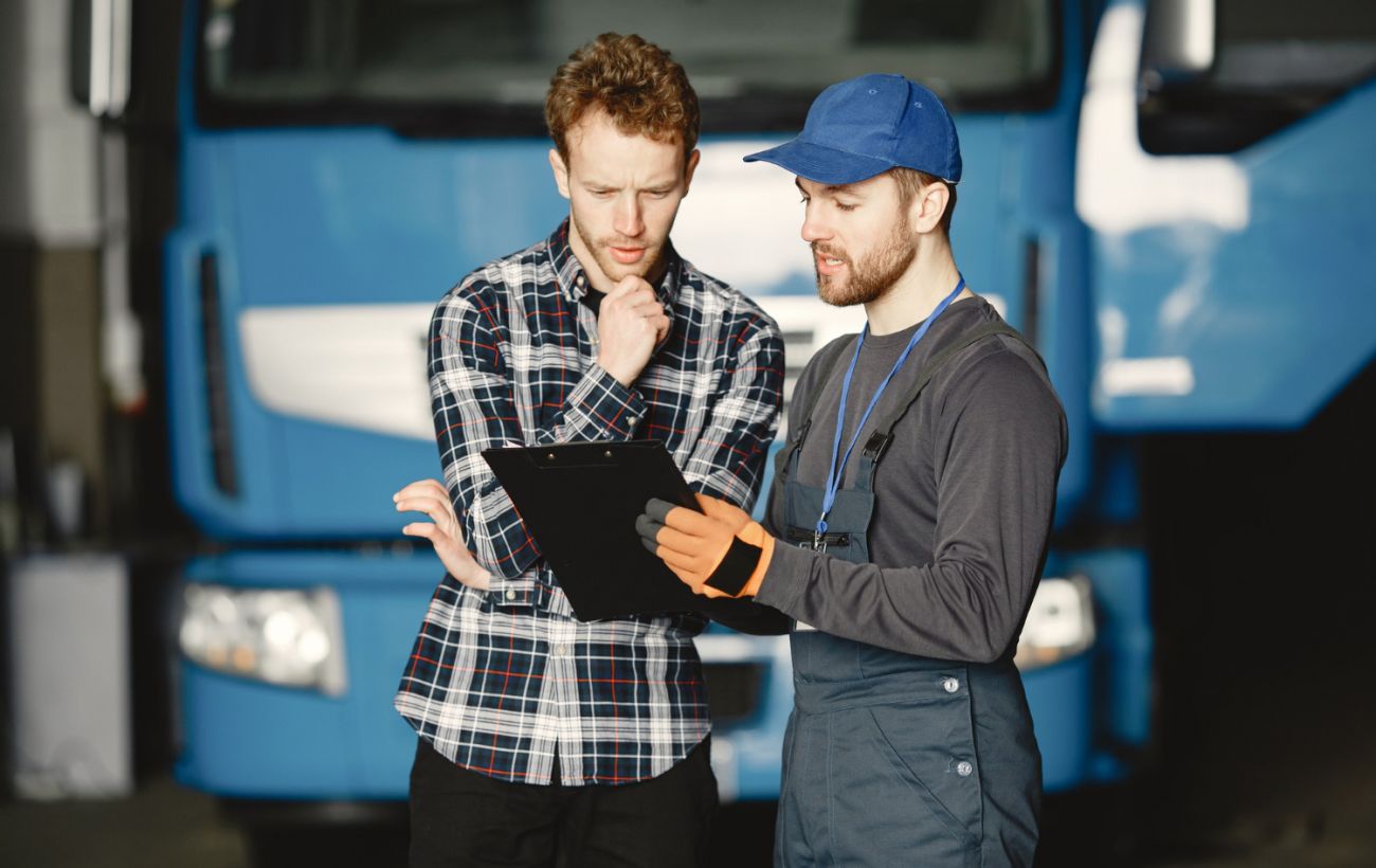 Зображення новини: Зарплати до 114 тисяч: у яких сферах в Україні та Польщі зараз платять найбільше