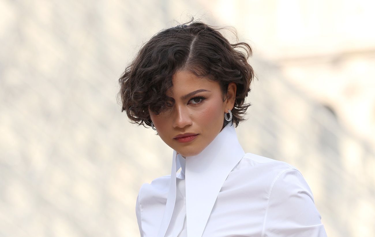 Зображення новини: Обручка, біла сукня і нова зачіска: Зендея підкорила "весільним" образом (фото)