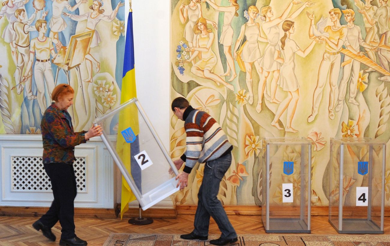 Зображення новини: Без права голосу? Українці дали жорстку відповідь щодо виборів для "втікачів"