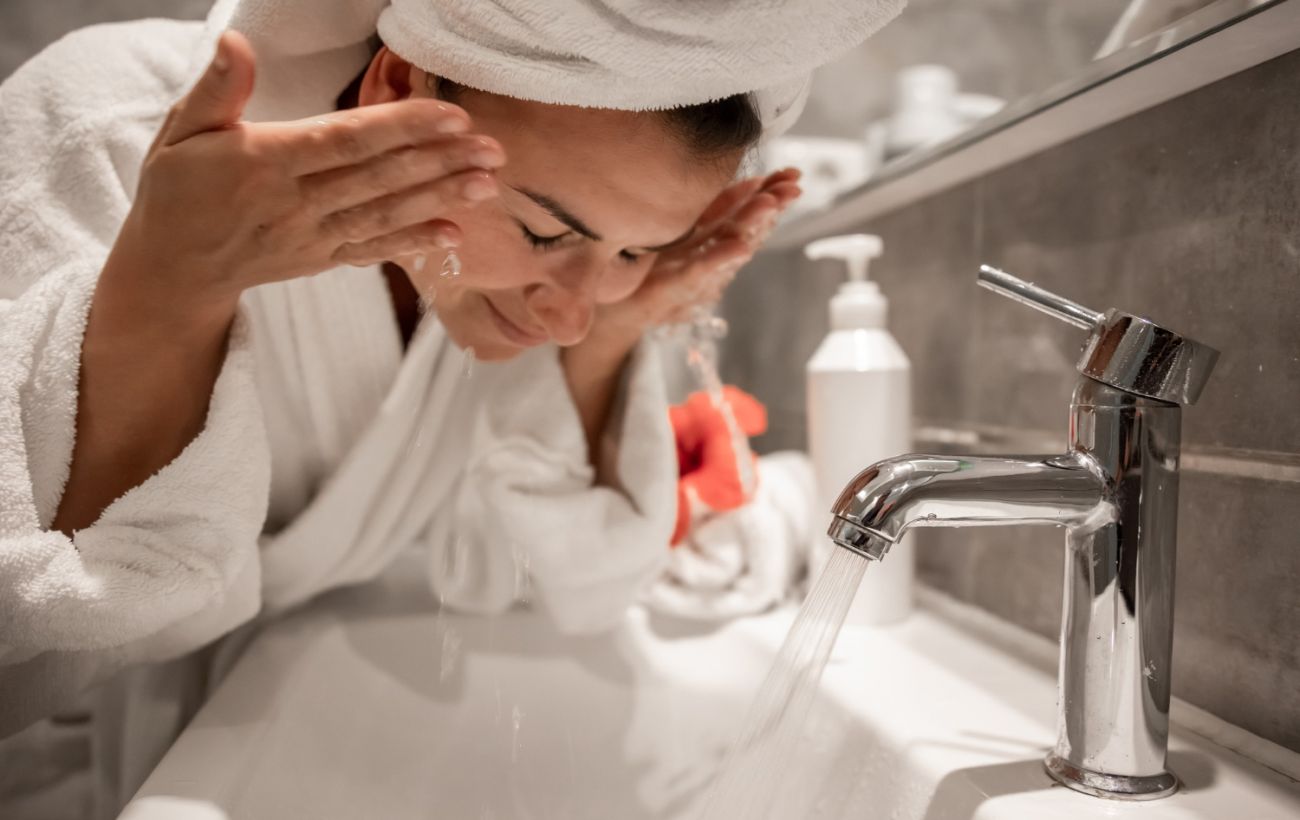 Зображення новини: Більшість вмивається неправильно: дерматолог назвала важливе правило 30 секунд