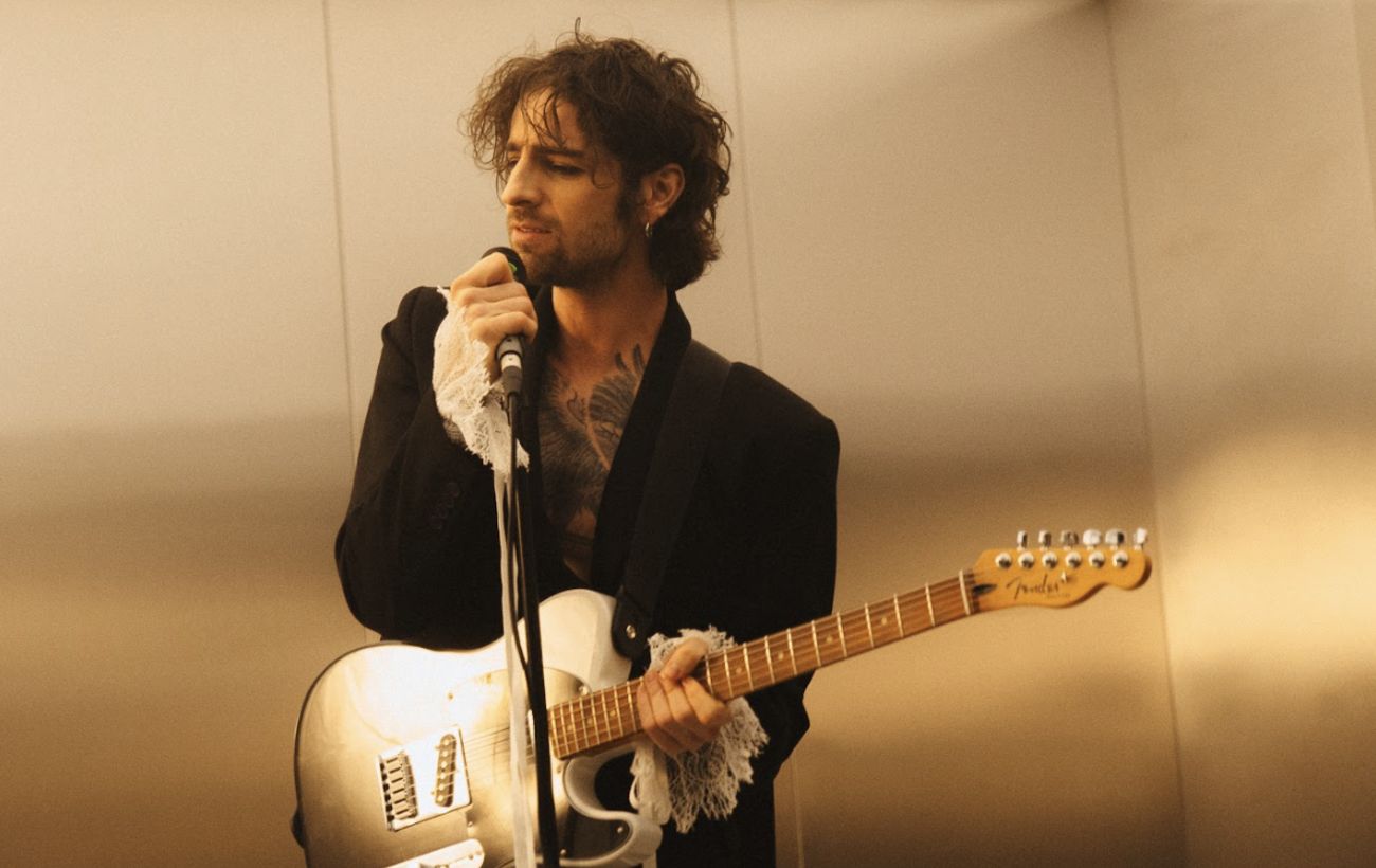 Зображення новини: "Треба йти": Дантес заговорив про кохання, спокусу і непрості рішення у новому мініальбомі