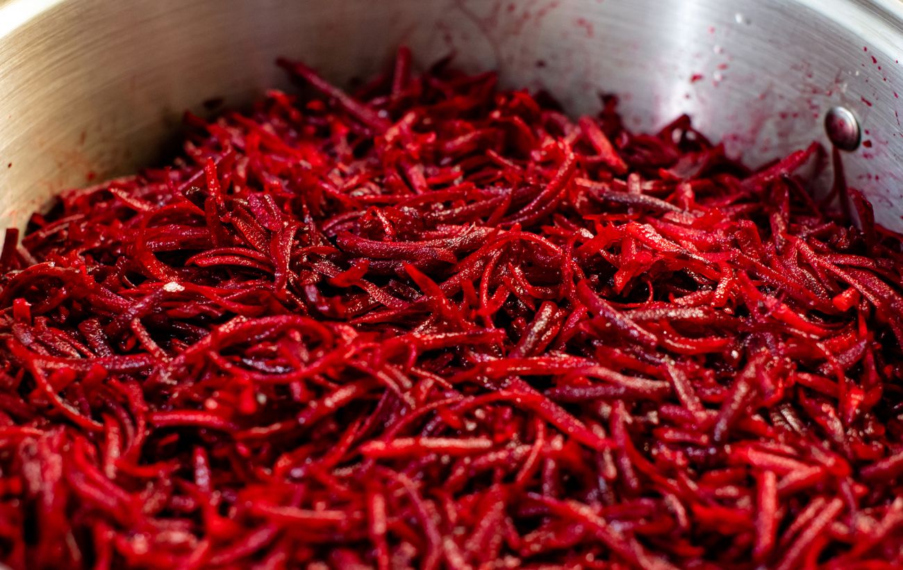 Зображення новини: Такий дешевий салат із буряка допоможе знизити тиск: готується за кілька хвилин (відео)