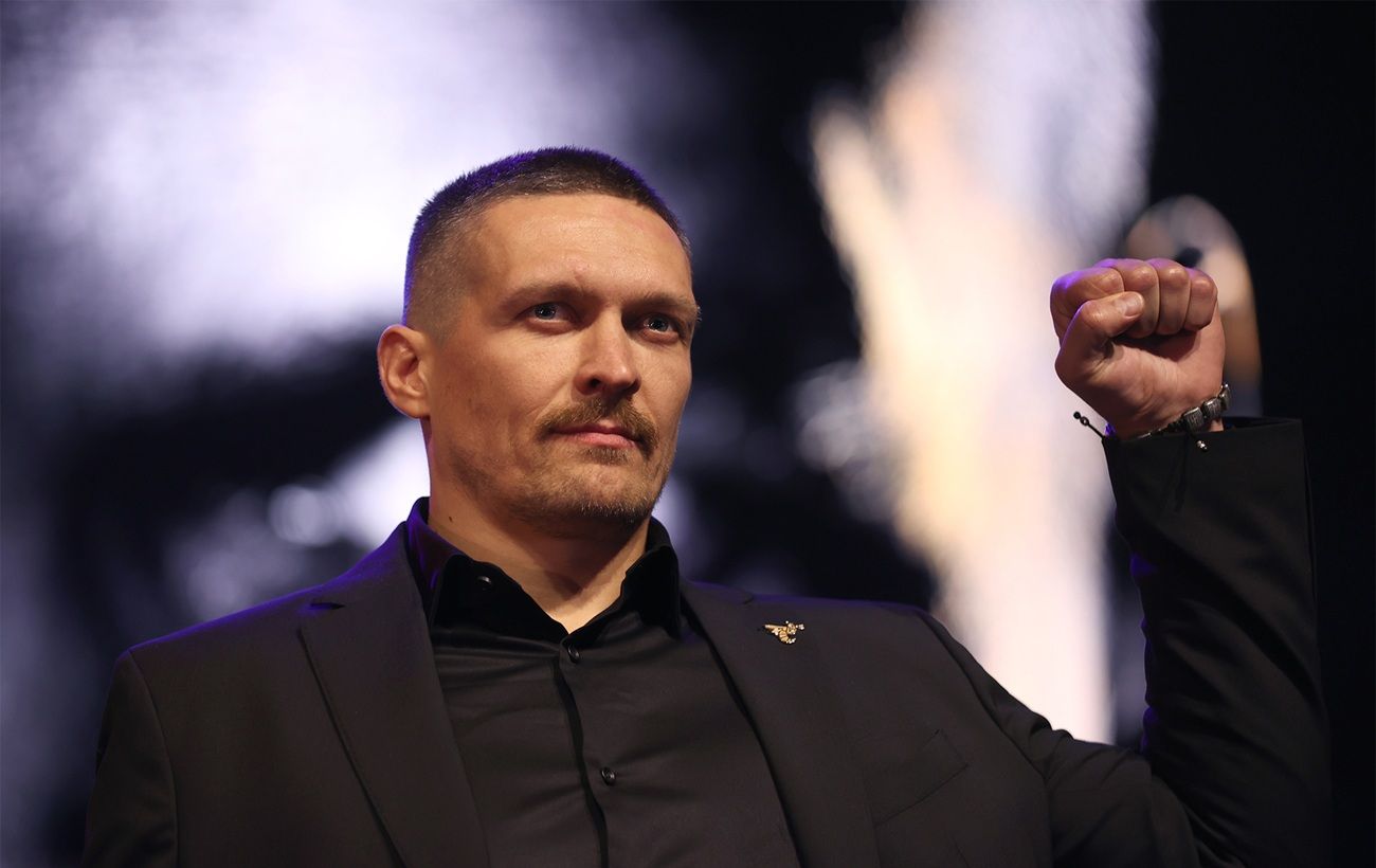 Зображення новини: Усик потрапив на обкладинку Vogue: у знаковому поясі та рожевій вітровці