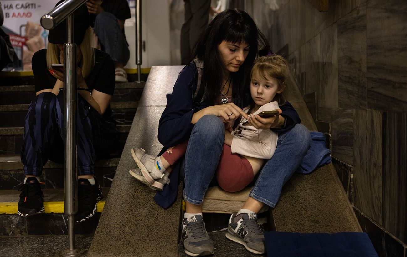 Зображення новини: У Києві пролунали потужні вибухи: росіяни запустили балістику, працює ППО