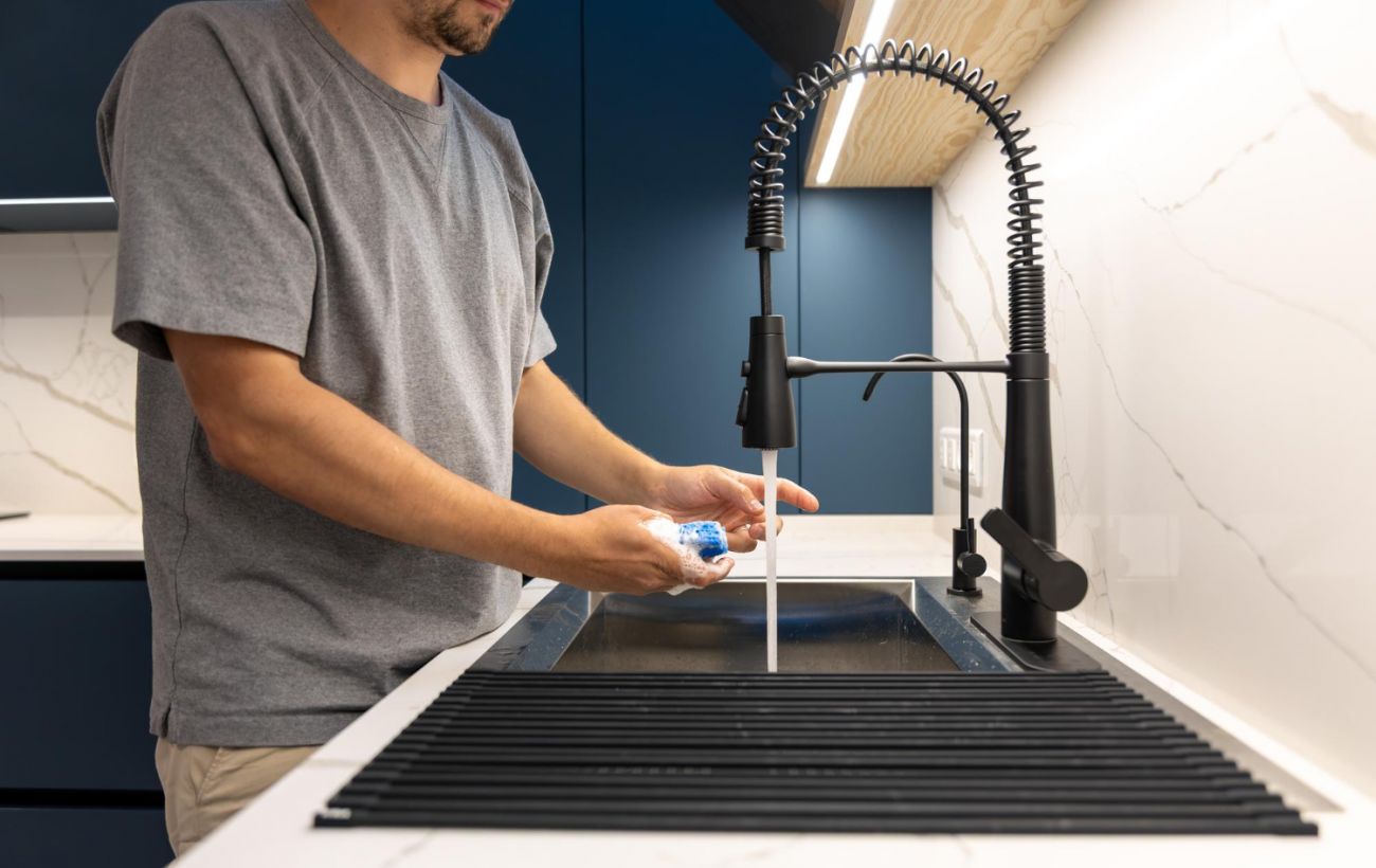 Зображення новини: Перевірте кухню: ці 5 речей не можна зберігати під раковиною