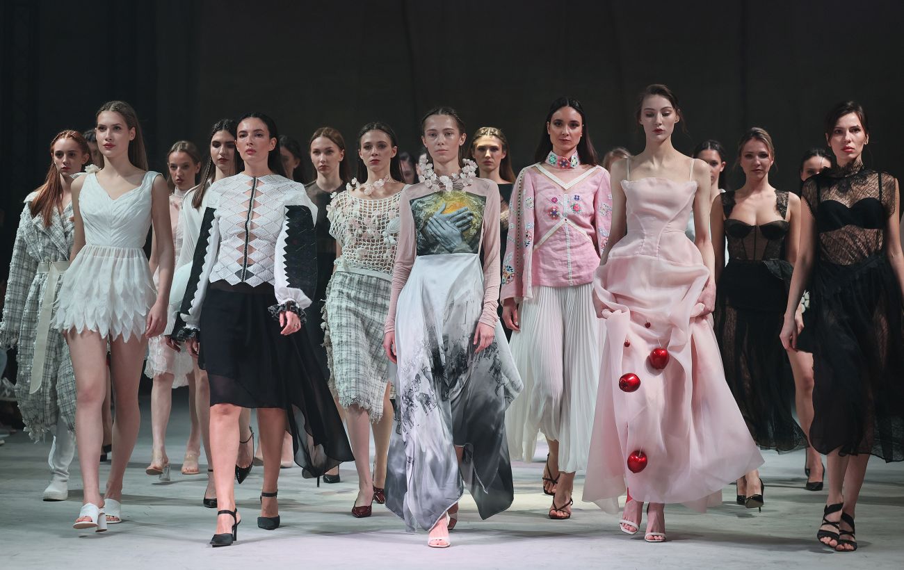 Зображення новини: Замість подіуму - депо: Караванська вразила Львів дефіле, присвяченим ЗСУ