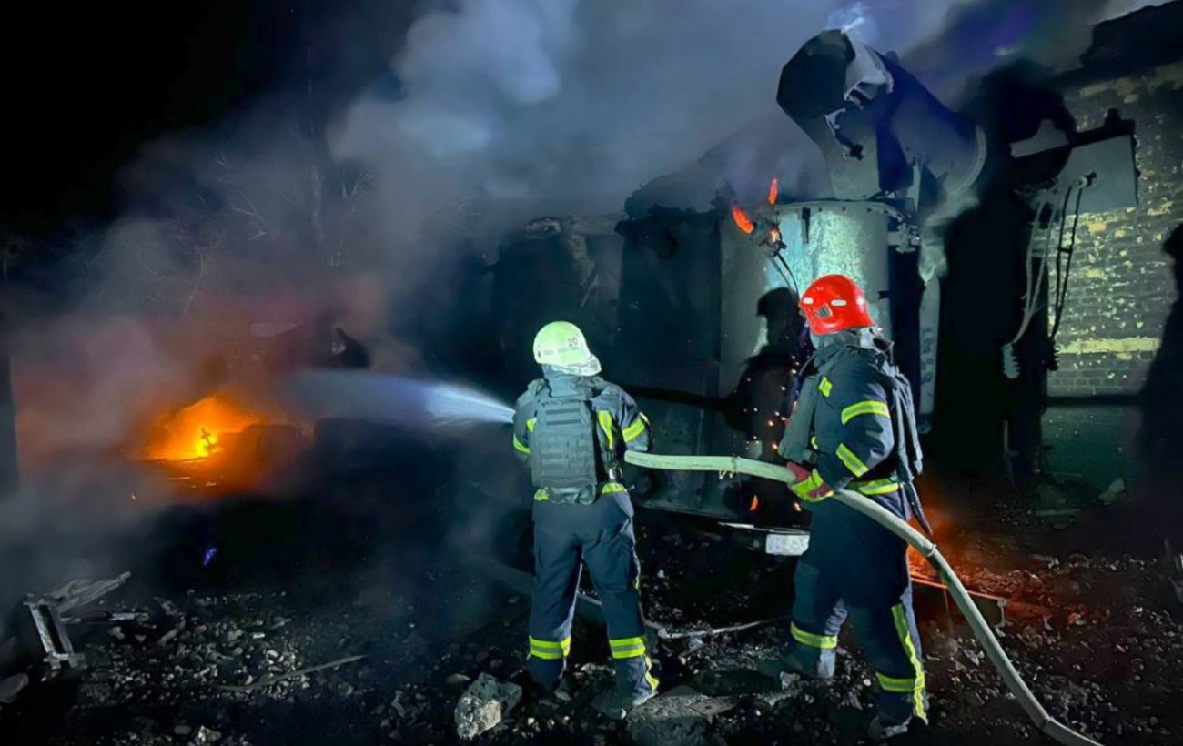 Зображення новини: Пожежі, удар по судну та перебої зі світлом: РФ масовано атакувала південь України (фото)