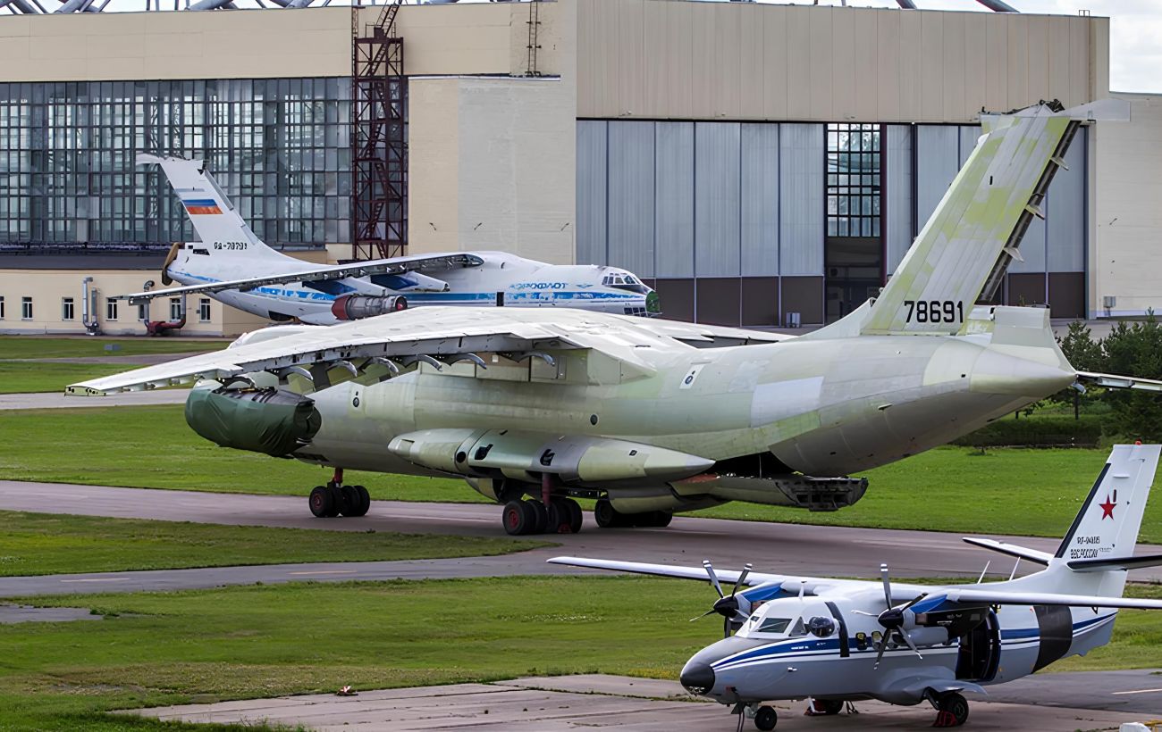 Зображення новини: Росію атакували дрони: вибухи лунали на великому авіаремонтному заводі