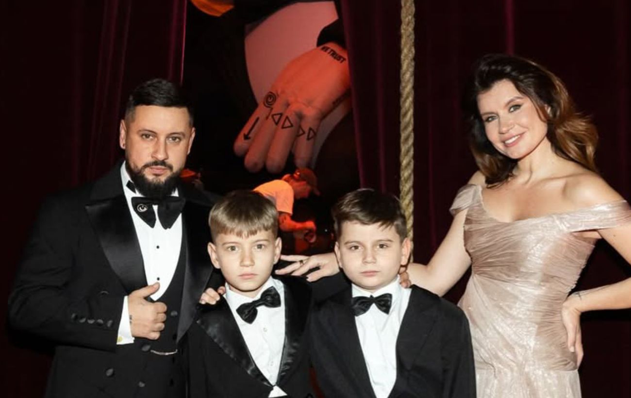 Зображення новини: MONATIK з дружиною на рідкісних фото показали, як їхні сини помітно підросли та змінилися