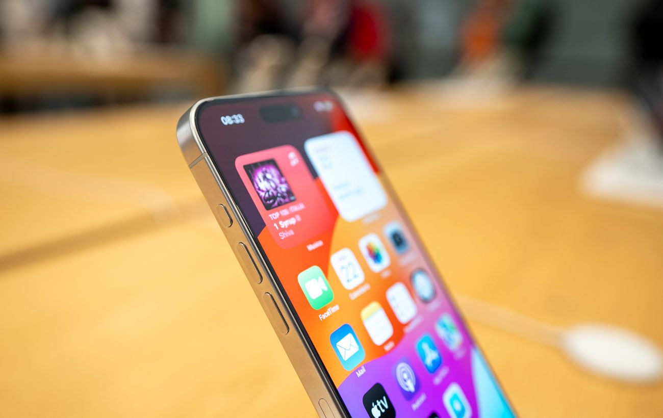 Зображення новини: Шпигунська програма масово зламує IPhone через українські сайти, - Reuters