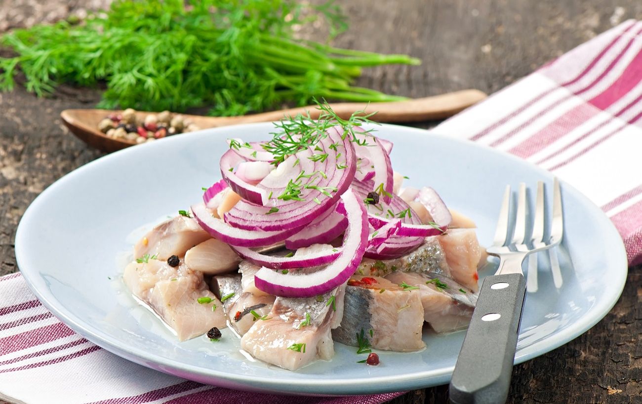 Зображення новини: Як очистити оселедець на філе за 2 хвилини: простий спосіб без клопоту