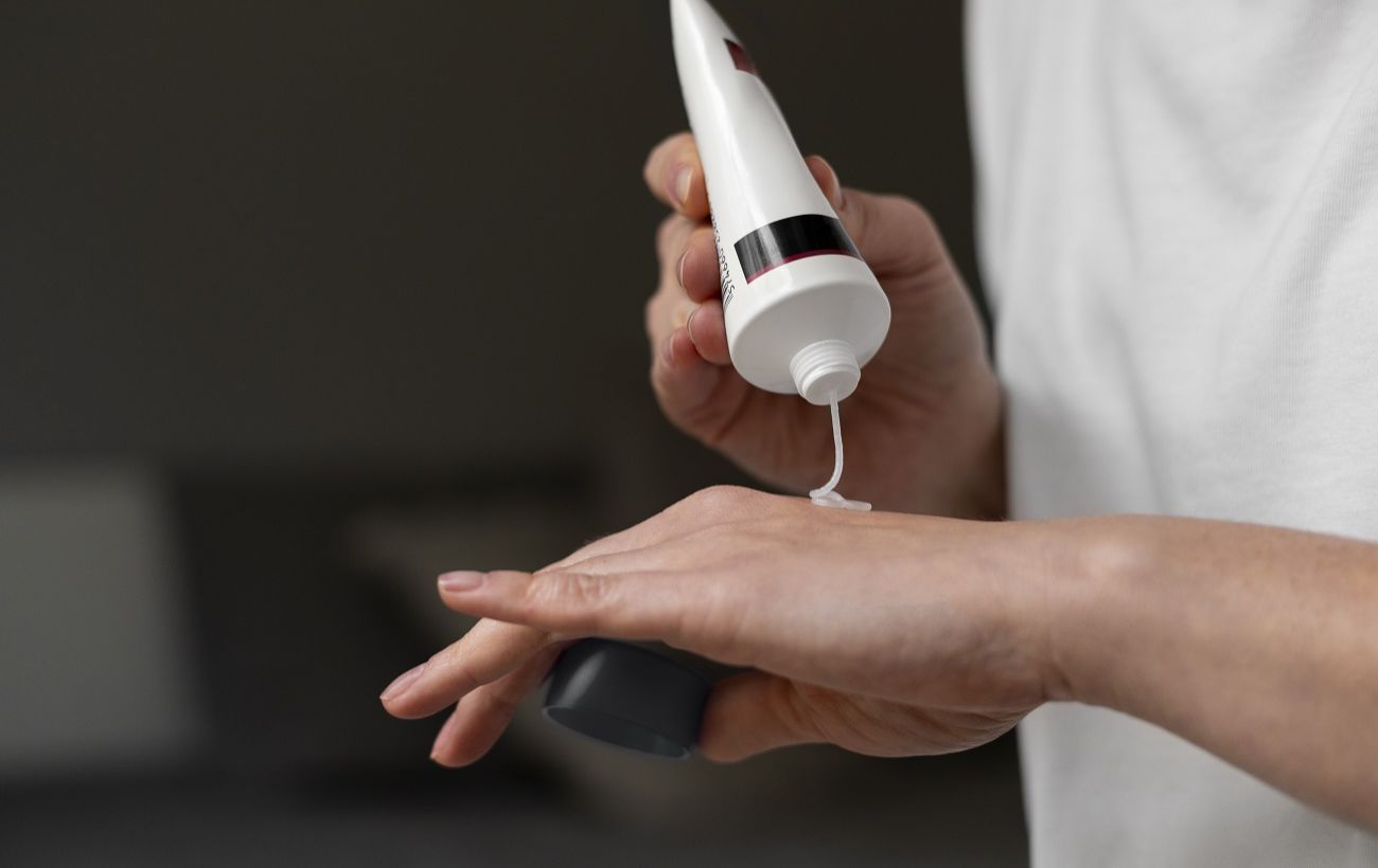 Зображення новини: Дешевий крем із аптеки, який зменшує зморшки: обов'язковий засіб для жінок 50+