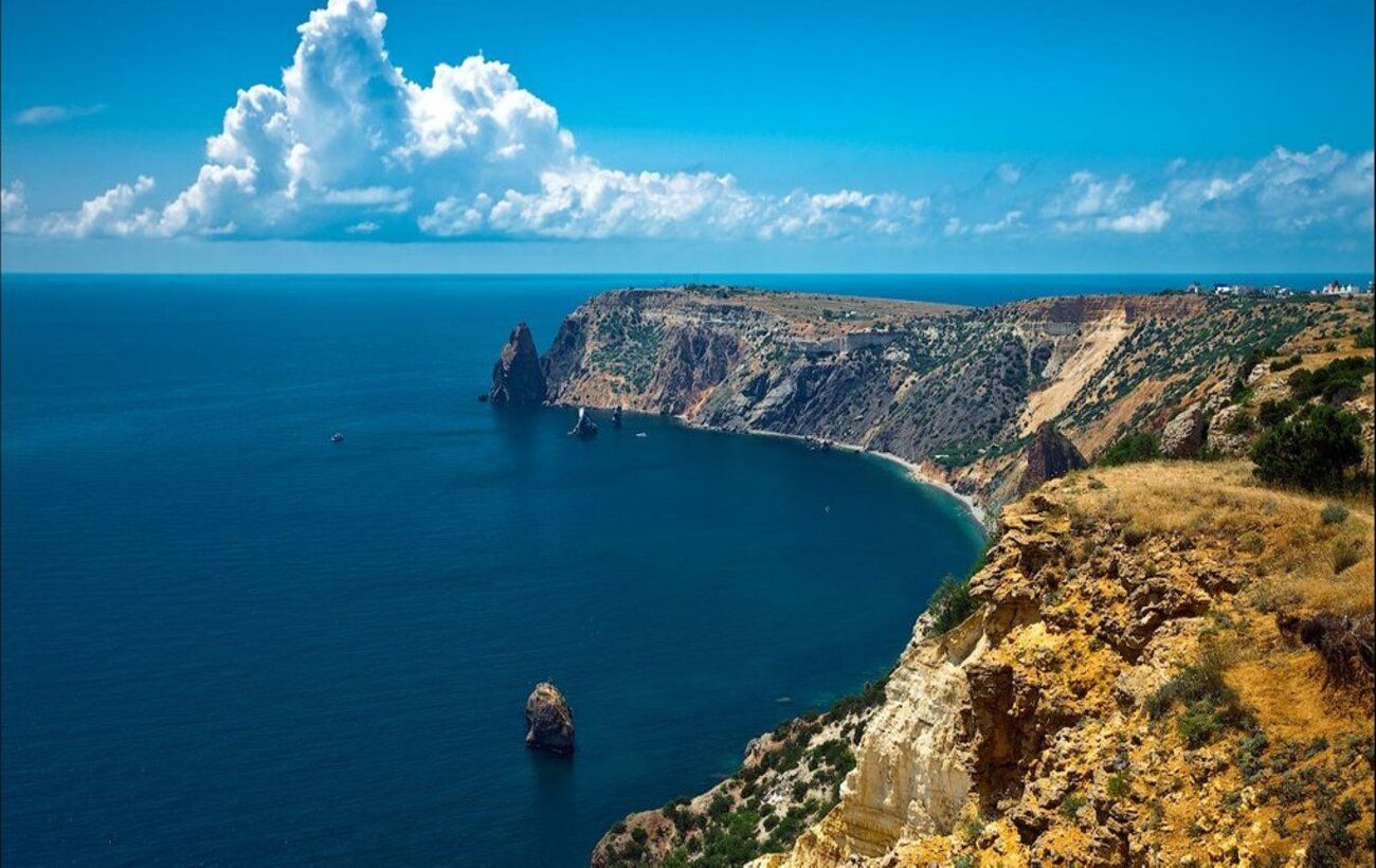 Зображення новини: Хвалене Путіним ППО не впоралося: в окупованому Криму вибухи на військових об'єктах РФ