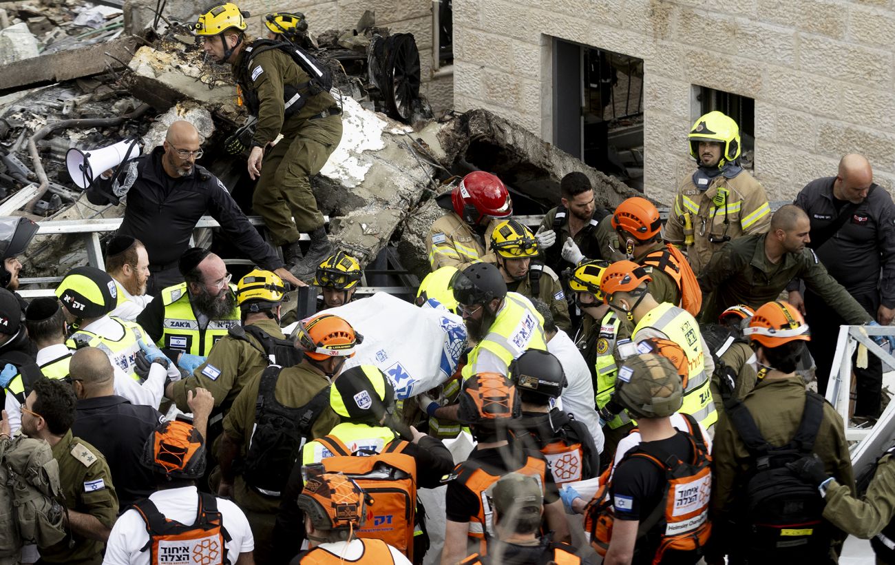 Зображення новини: Іран атакував Дімону та Арад в Ізраїлі: пошкоджено житлові будинки, більше сотні людей постраждали