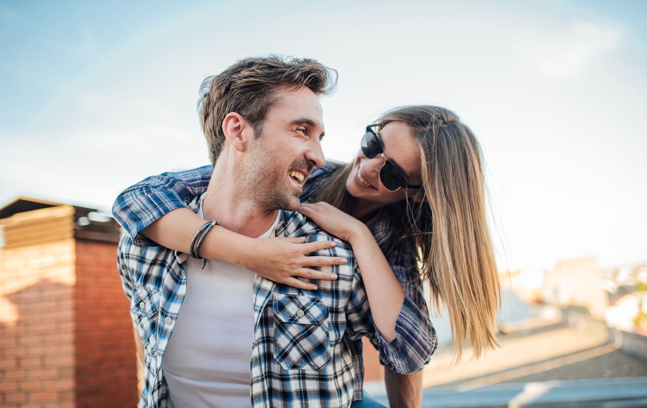 Зображення новини: 11 ознак того, що чоловік буде надійною опорою у стосунках