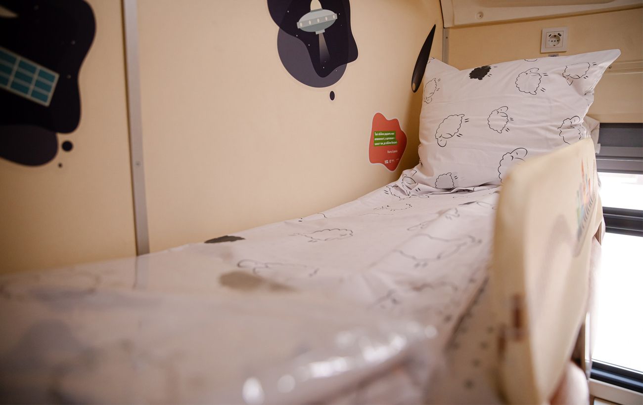 Зображення новини: Хто насправді повинен збирати постіль у поїзді? В "Укрзалізниці" роз’яснили правила