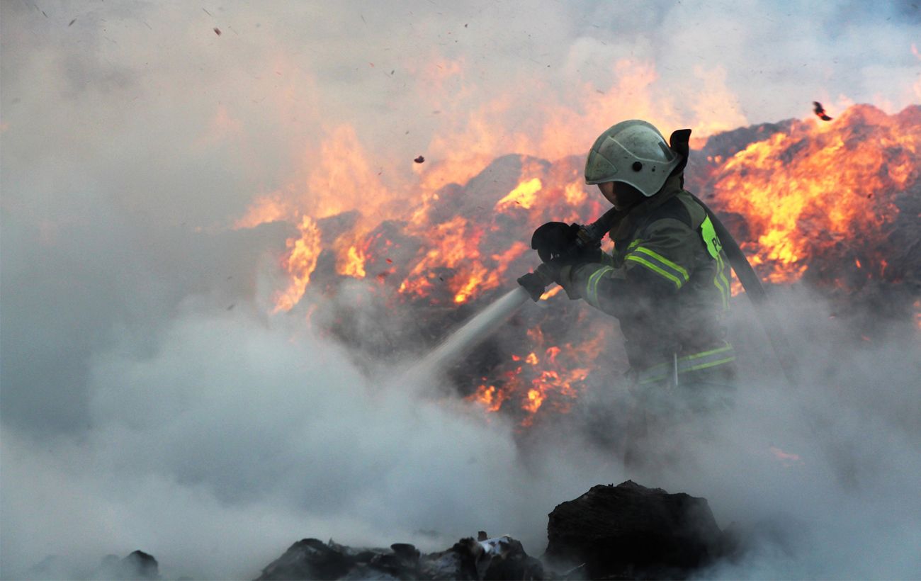 Зображення новини: Вибух і пожежа в Севастополі: пошкоджено квартири, людей дістають з-під завалів