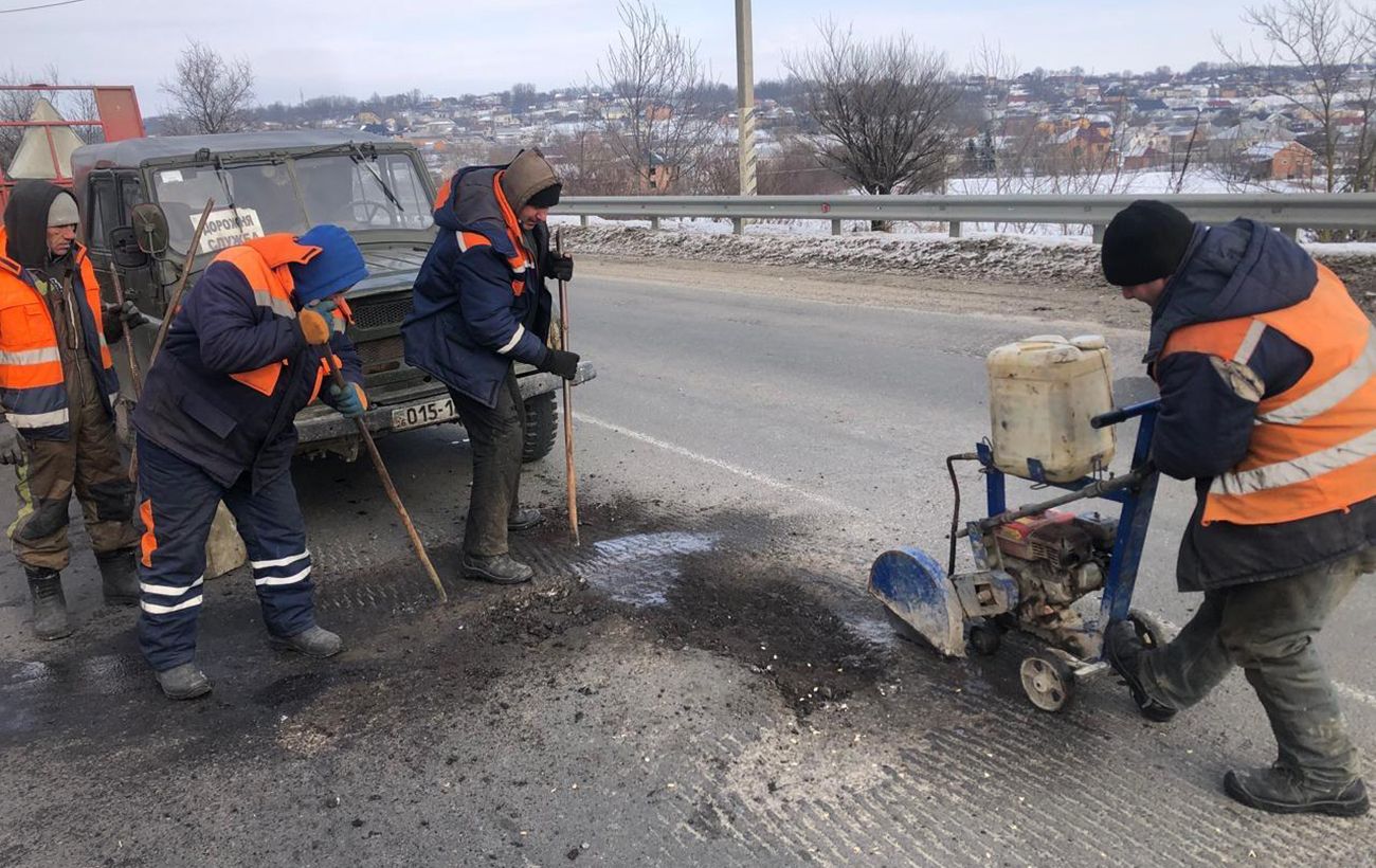 Зображення новини: Україна отримає кошти на ремонт доріг: які напрямки у пріоритеті