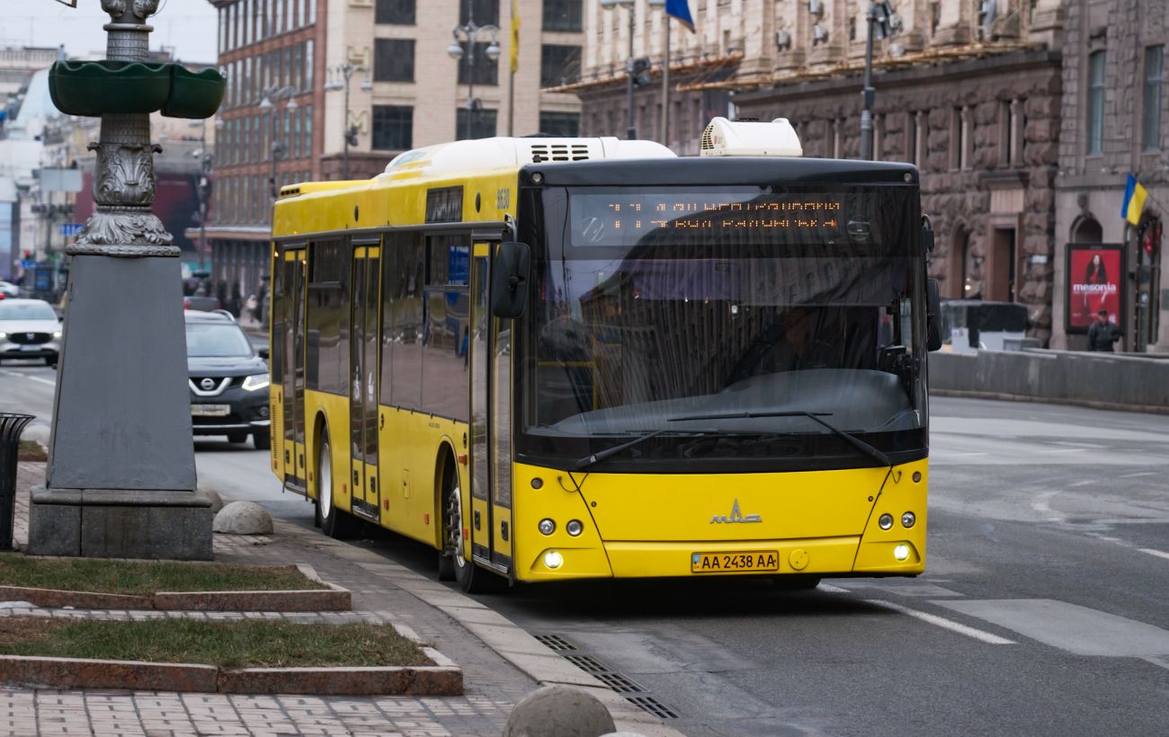 Зображення новини: У Києві на вихідних змінять рух 11 автобусів: перелік маршрутів і нові схеми