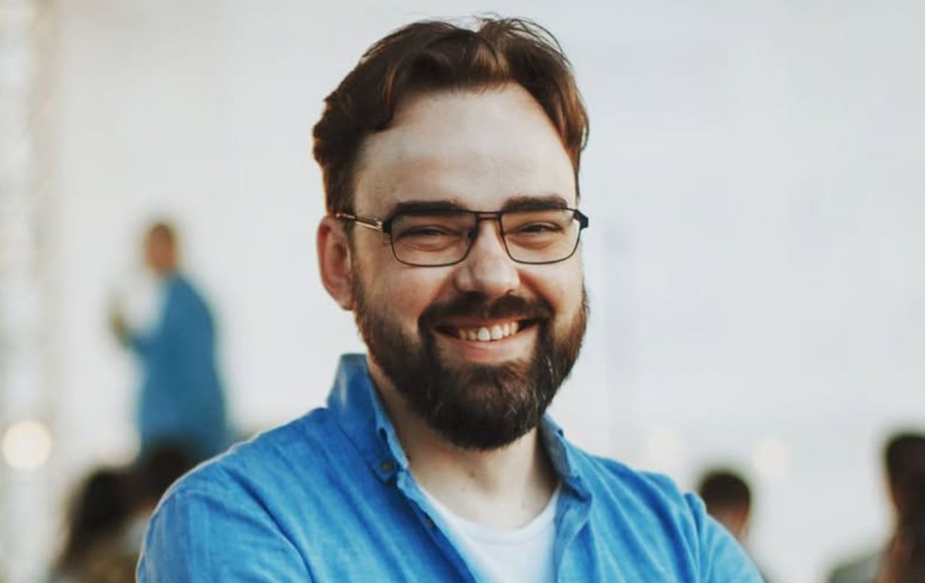 Зображення новини: Загинув відомий стендап-комік Артур Петров