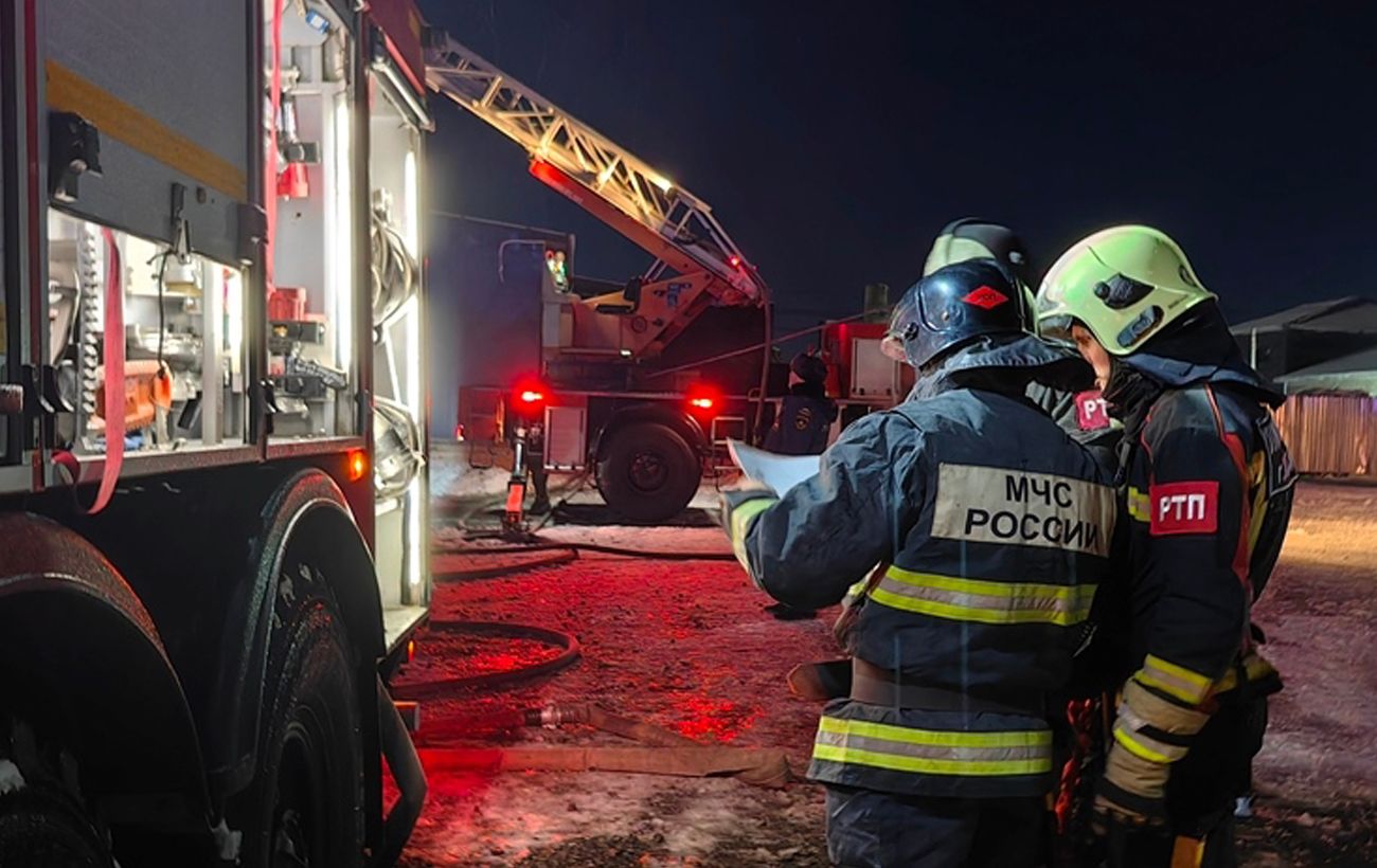 Зображення новини: Нічна "бавовна" в тилу РФ: невідомі дрони влаштували вогняне шоу на Ярославському НПЗ