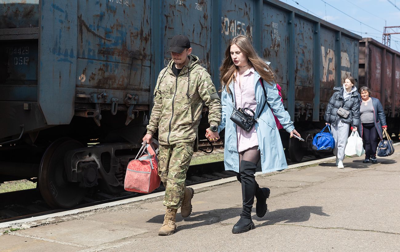 Зображення новини: Бути поруч критично важливо? Як військовому отримати "сімейну" відпустку й на скільки днів