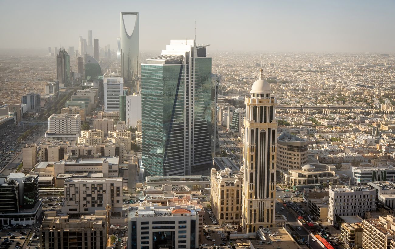 Зображення новини: Відповідь на блокаду Ірану: Саудівська Аравія розгорнула перекачку нафти через пустелю