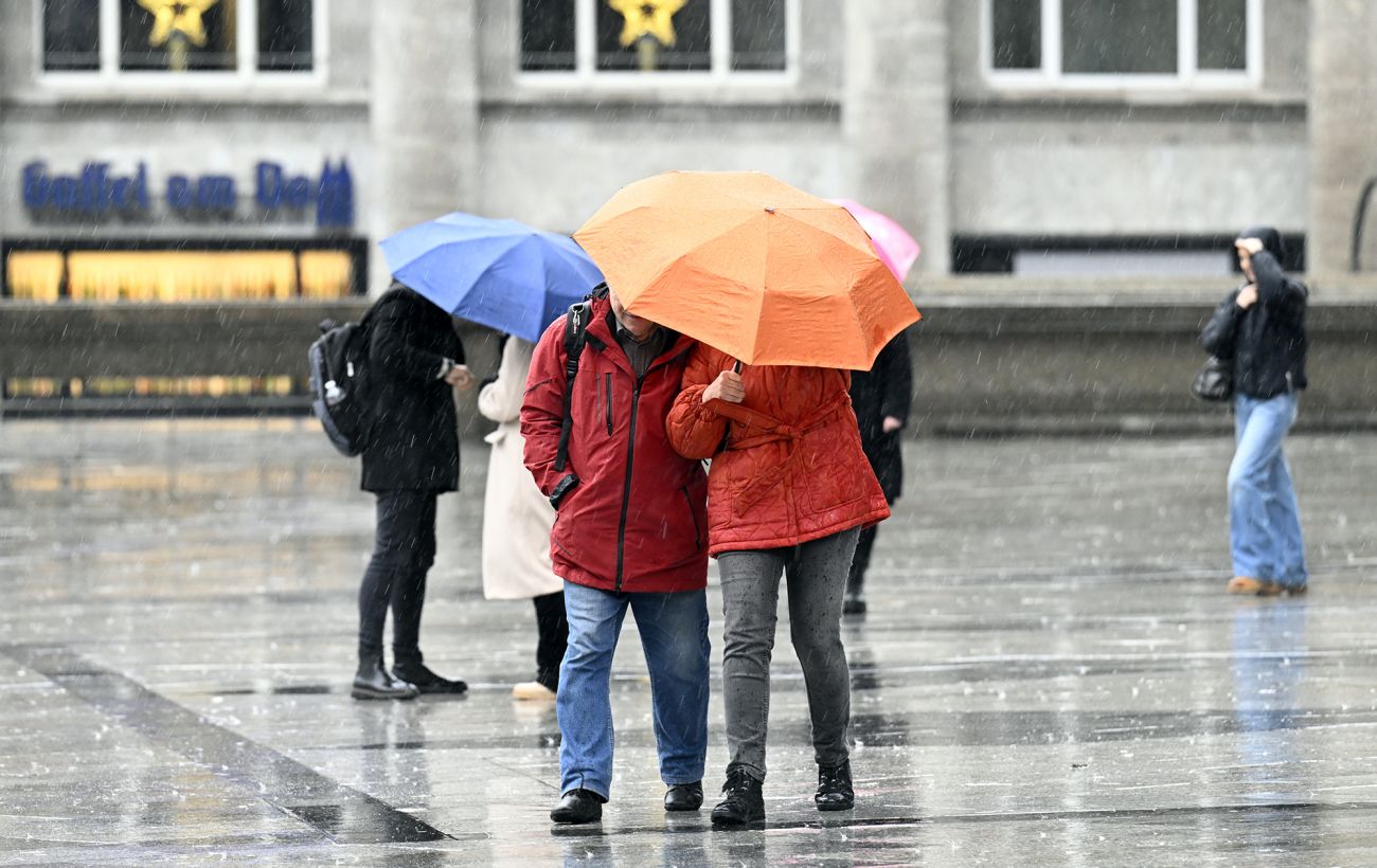 Зображення новини: Нестабільна погода в Україні: де сьогодні йтимуть дощі, а де - з мокрим снігом
